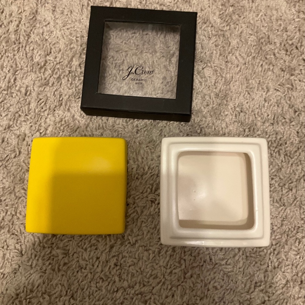 J.CREW CERAMIC JEWELRY TRINKET BOX. IVORY YELLOW.